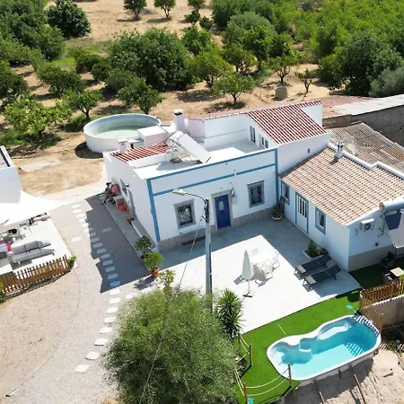 Corps De Ferme Et A La Campagne Avec Piscine Dans Un Verger * Pechão
