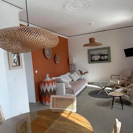 Corps De Ferme Et A La Campagne Avec Piscine Dans Un Verger Ferienhaus