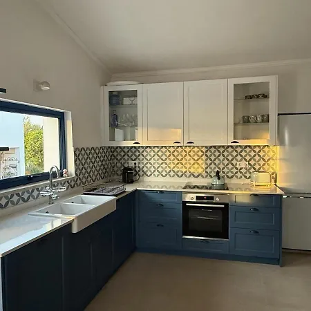 Corps De Ferme Et A La Campagne Avec Piscine Dans Un Verger Vakantiehuis *
