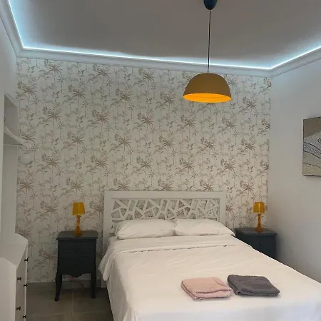 Vakantiehuis Corps De Ferme Et A La Campagne Avec Piscine Dans Un Verger *